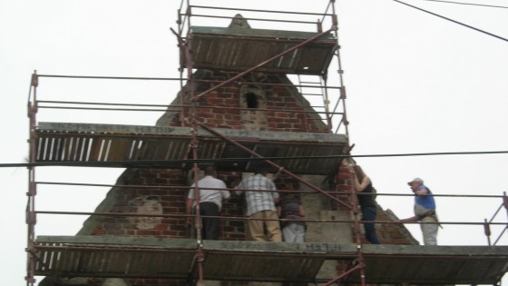 Kościół w Buku, remont ściany wschodniej. /fot.: 24.07.2014r. / 